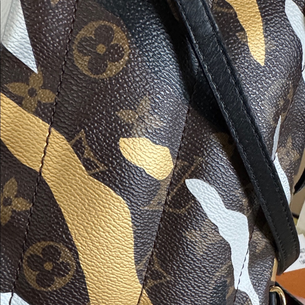 Louis Vuitton Ltd. Ed. League of Legends Palm Springs - Picture 13 of 16